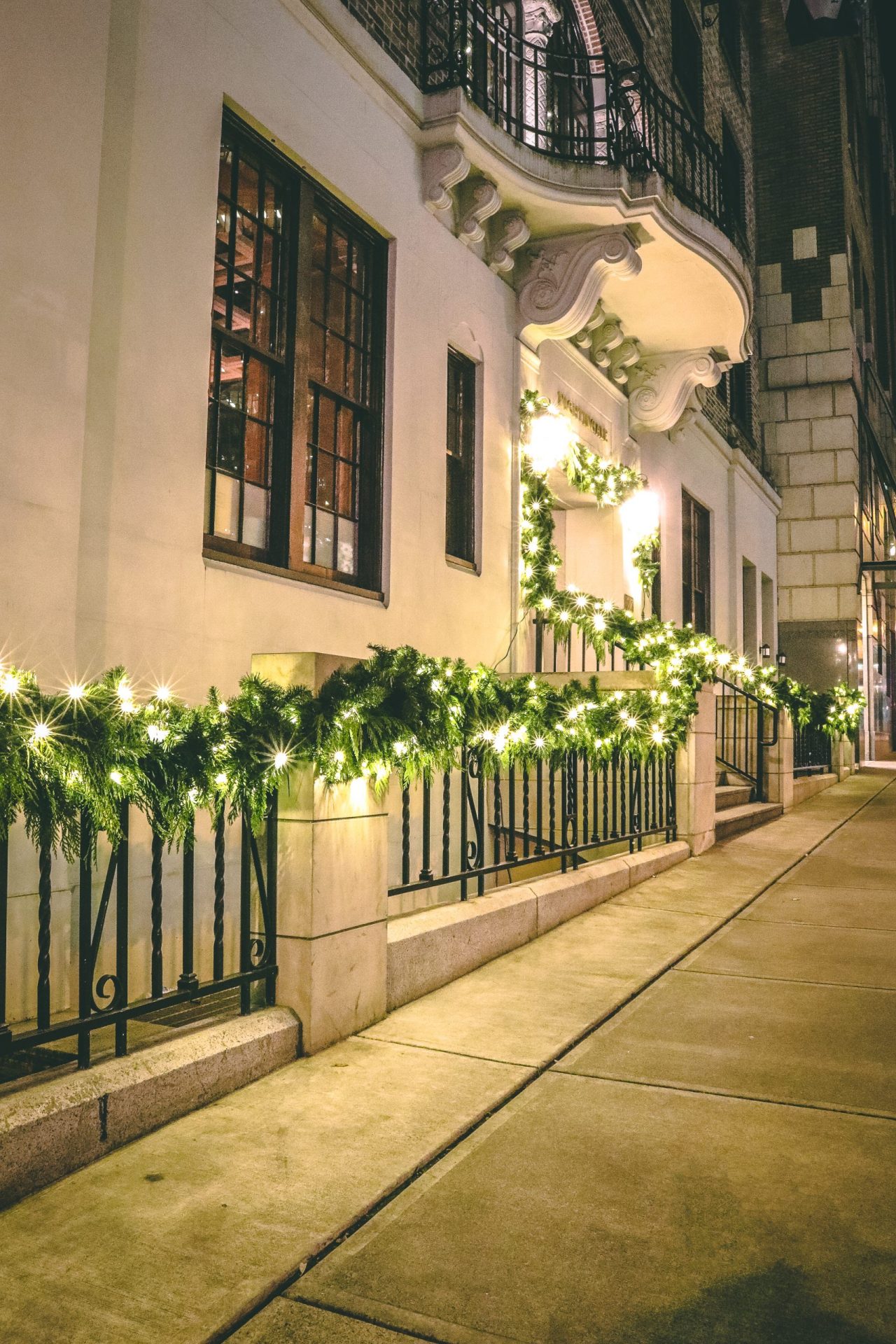 Outdoor Garland with Warm White LED Lights // Nightingale Greenscape