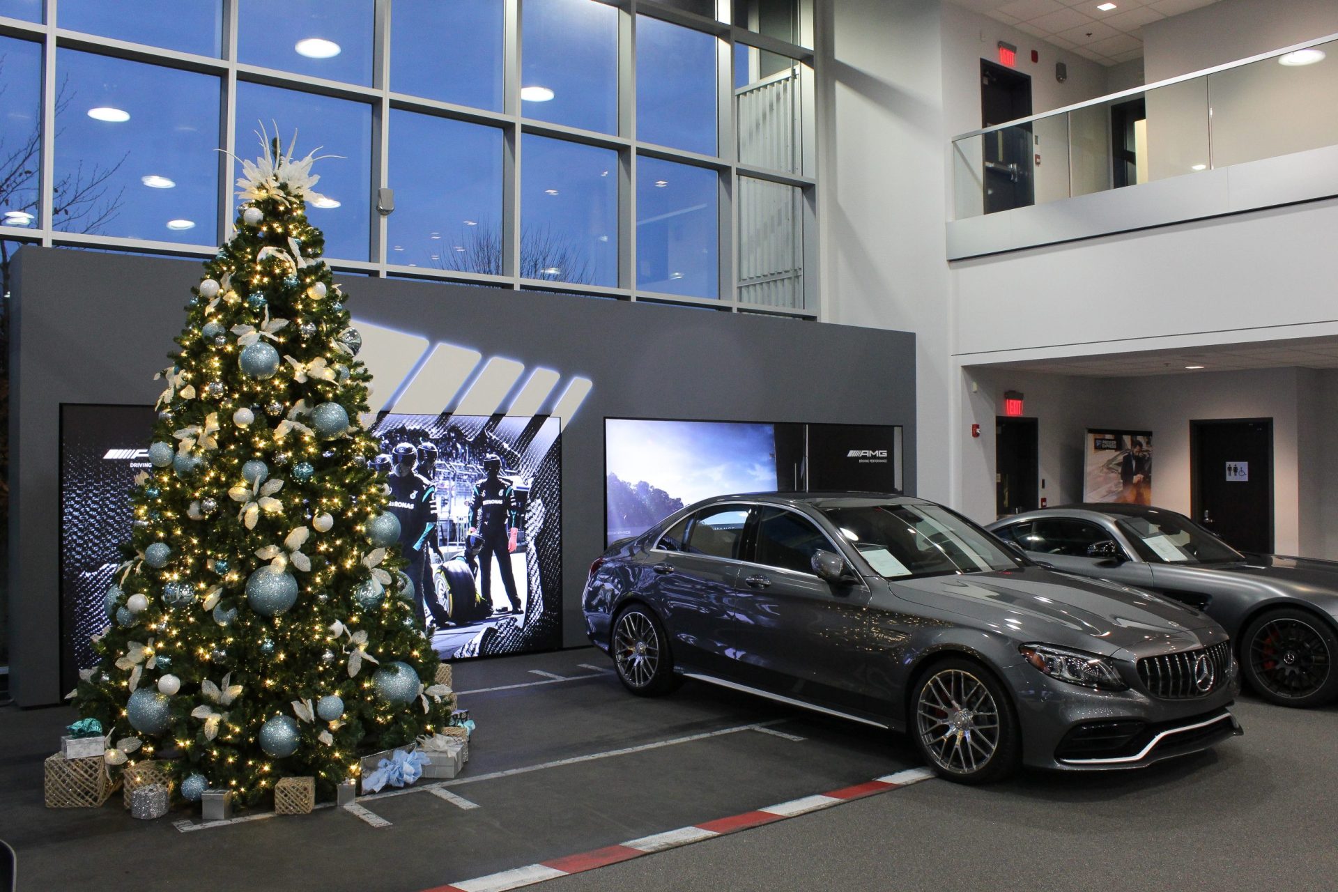 White, Silver & Icy Blue Christmas Tree // MercedesBenz Greenscape